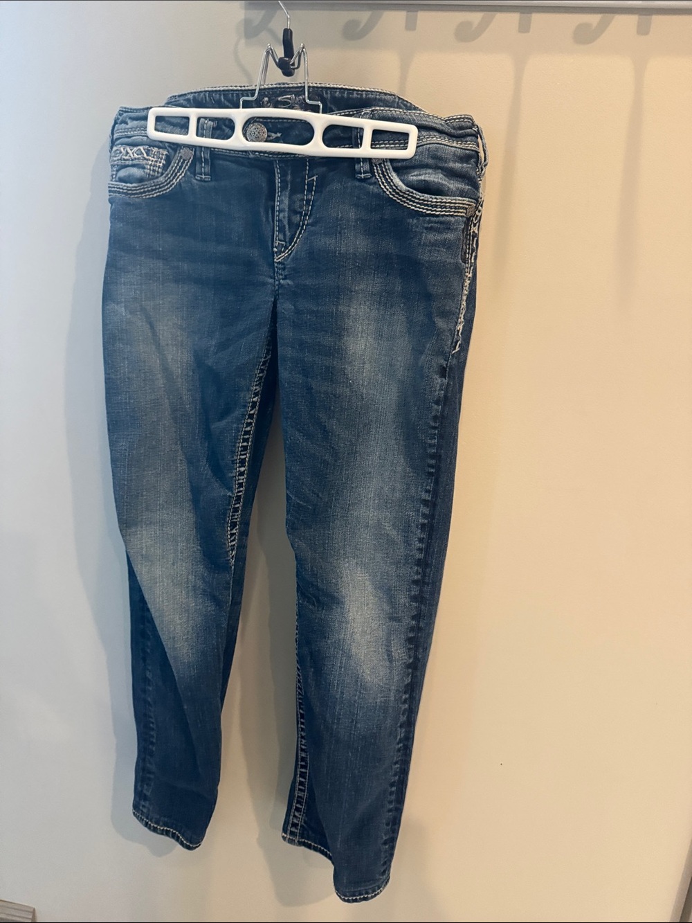 Silver Jeans Women's Straight-Leg Jeans in Medium Blue Wash